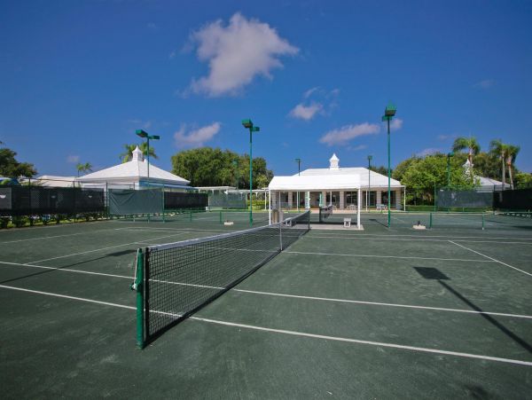 Minutes From Pristine Beaches and Lagoon Views