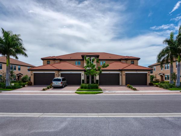 Sarasota National's Lakeside Gem, a Blend of Elegance & Recreation