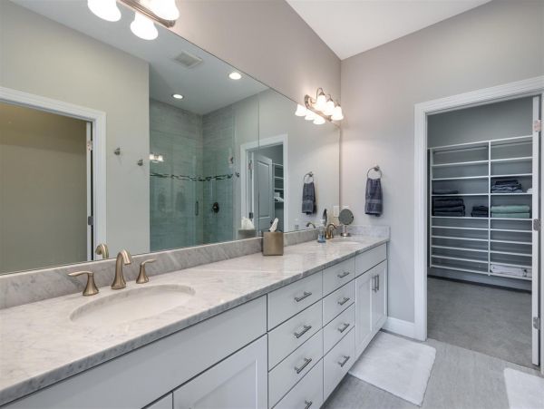 Sarasota National's Lakeside Gem, a Blend of Elegance & Recreation