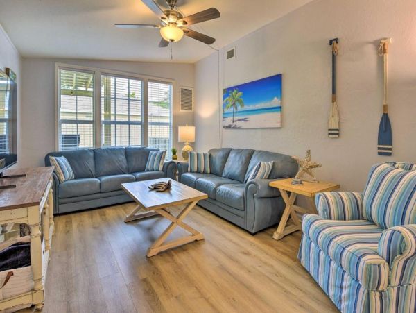 Charming 3 Bedroom Home in Sarasota with Private Yard