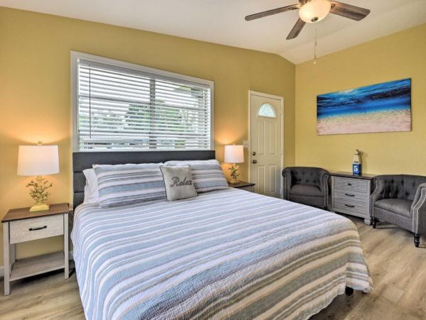 Charming 3 Bedroom Home in Sarasota with Private Yard