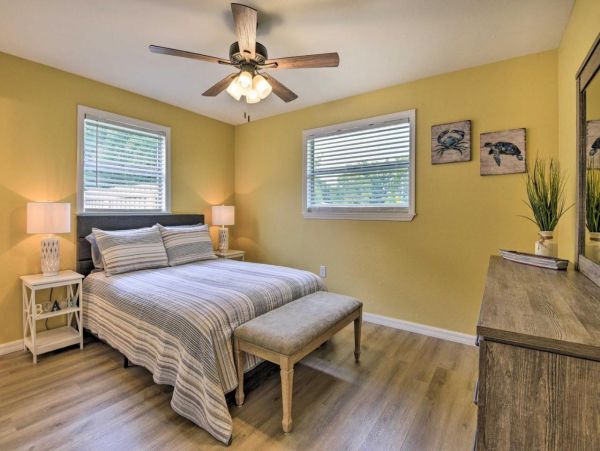 Charming 3 Bedroom Home in Sarasota with Private Yard
