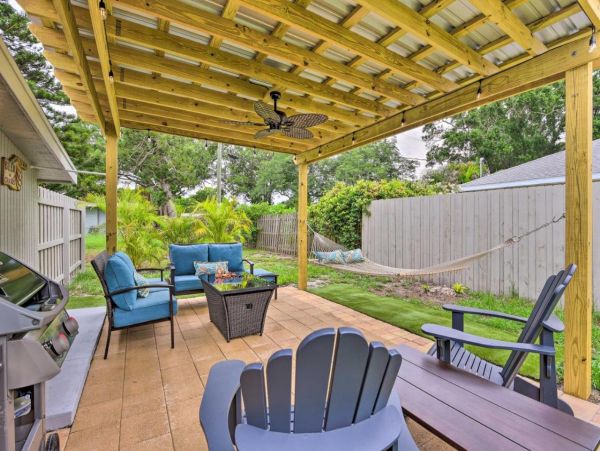 Charming 3 Bedroom Home in Sarasota with Private Yard