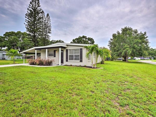 Charming 3 Bedroom Home in Sarasota with Private Yard