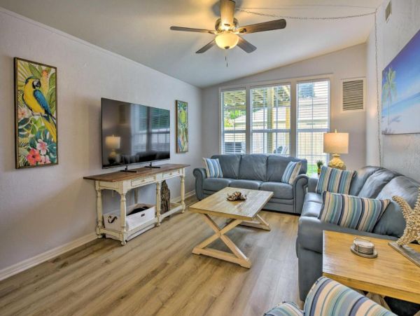 Charming 3 Bedroom Home in Sarasota with Private Yard