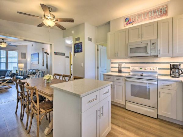 Charming 3 Bedroom Home in Sarasota with Private Yard