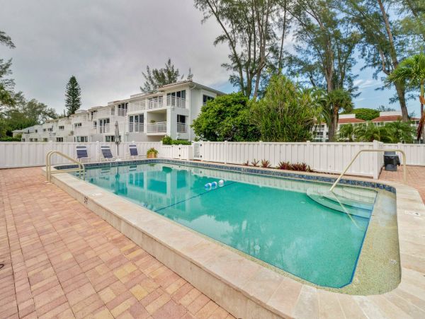 Lovely 2 Bedroom Condo in Longboat Key Sleeps 6
