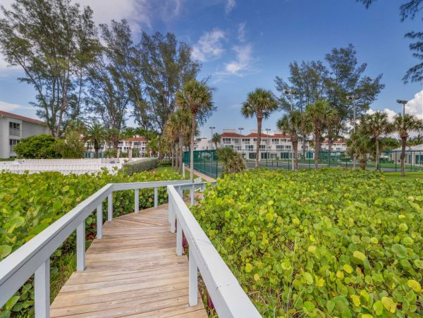 Lovely 2 Bedroom Condo in Longboat Key Sleeps 6