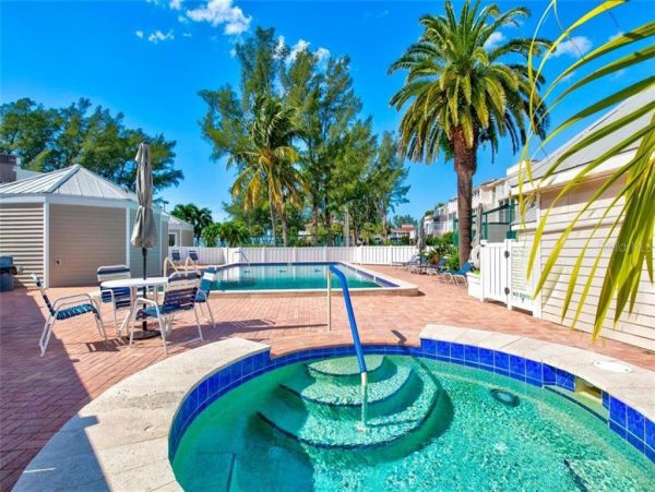 Lovely 2 Bedroom Condo in Longboat Key Sleeps 6
