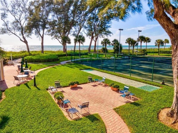 Lovely 2 Bedroom Condo in Longboat Key Sleeps 6