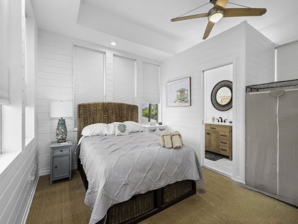 Walk to beach Longboat Key Vacation Home Three Bedroom