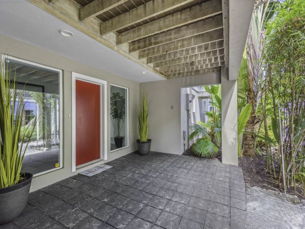 Walk to beach Longboat Key Vacation Home Three Bedroom