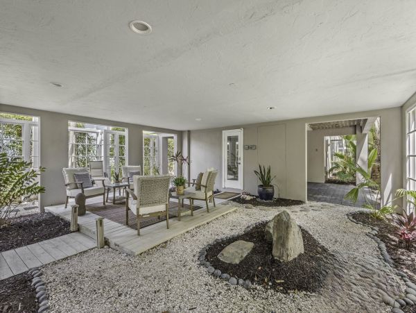 Walk to beach Longboat Key Vacation Home Three Bedroom