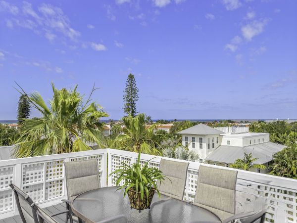 Walk to beach Longboat Key Vacation Home Three Bedroom