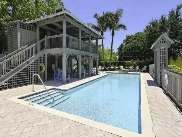 Walk to beach Longboat Key Vacation Home Three Bedroom
