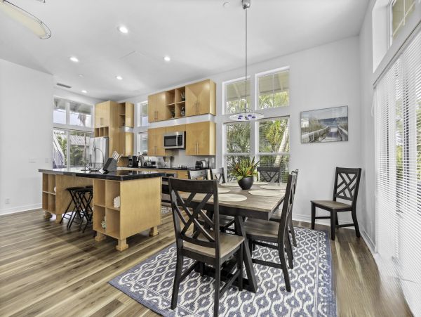 Walk to beach Longboat Key Vacation Home Three Bedroom