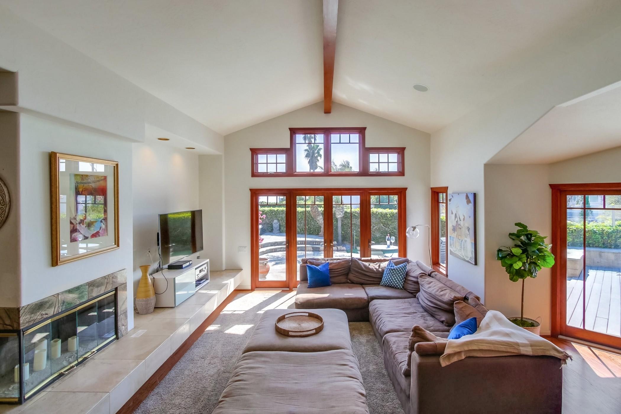 Walk to Beach La jolla Vacation home Four Bedroom