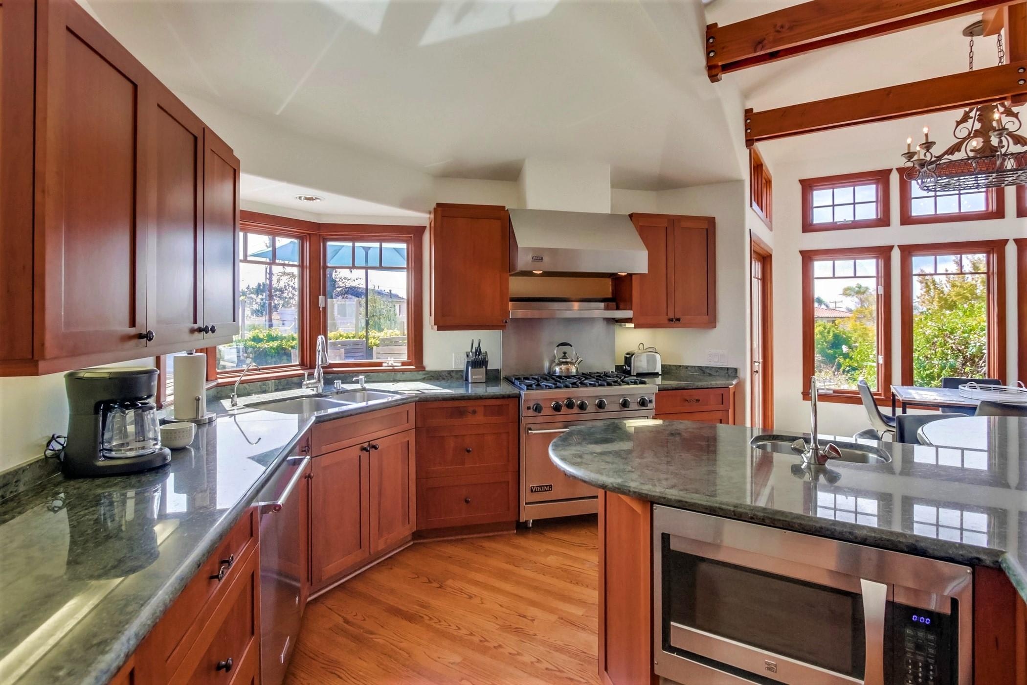 Walk to Beach La jolla Vacation home Four Bedroom