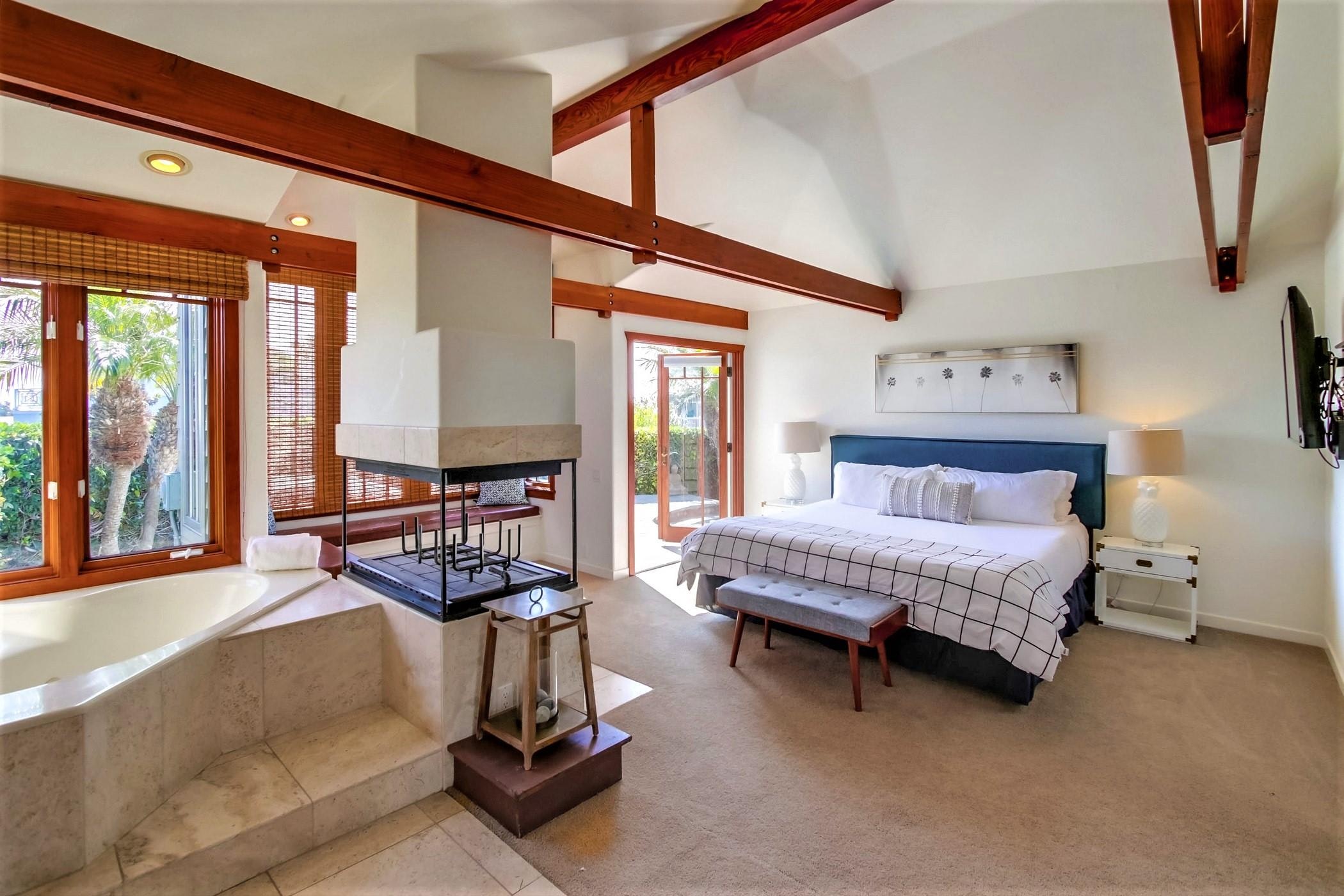 Walk to Beach La jolla Vacation home Four Bedroom