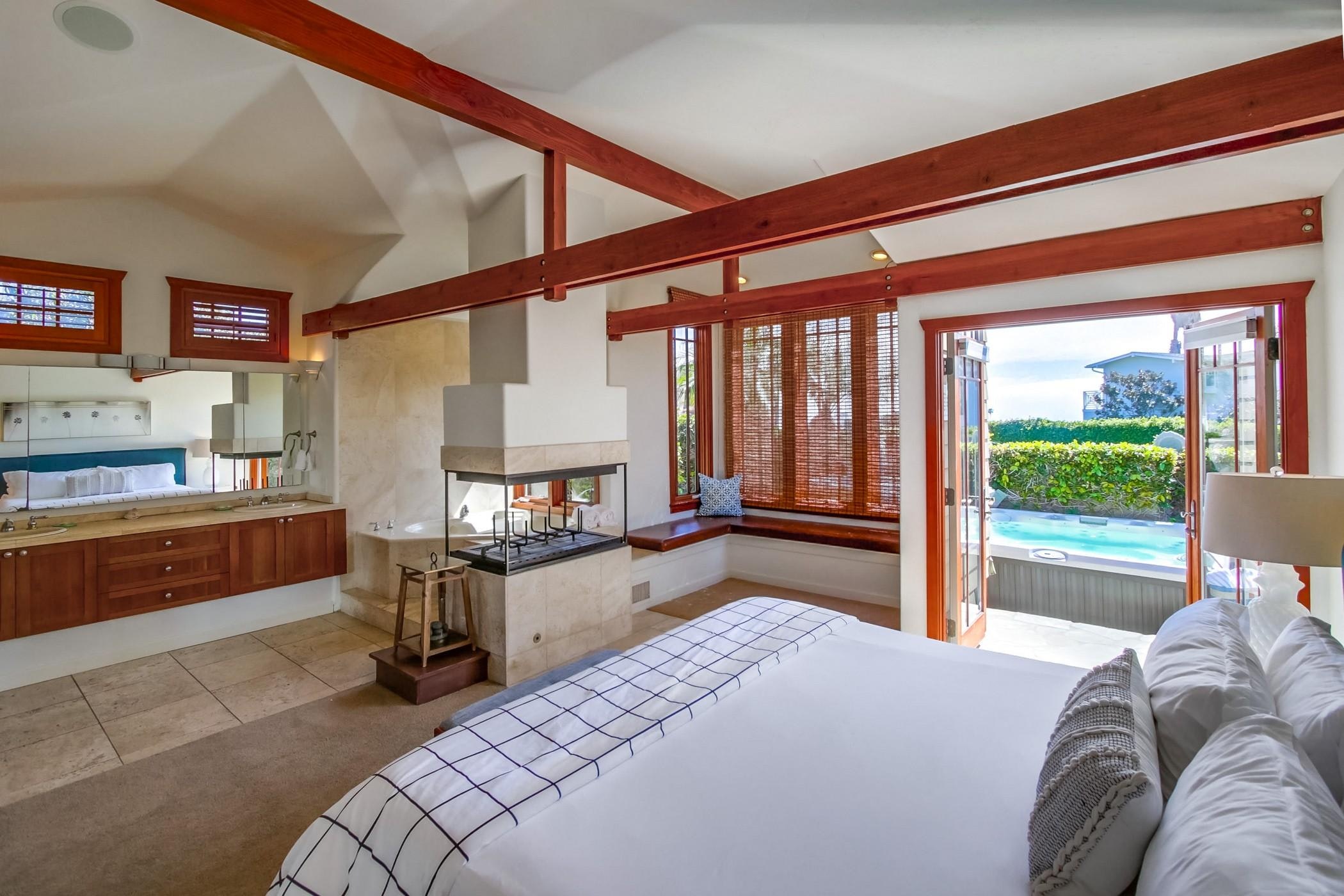 Walk to Beach La jolla Vacation home Four Bedroom