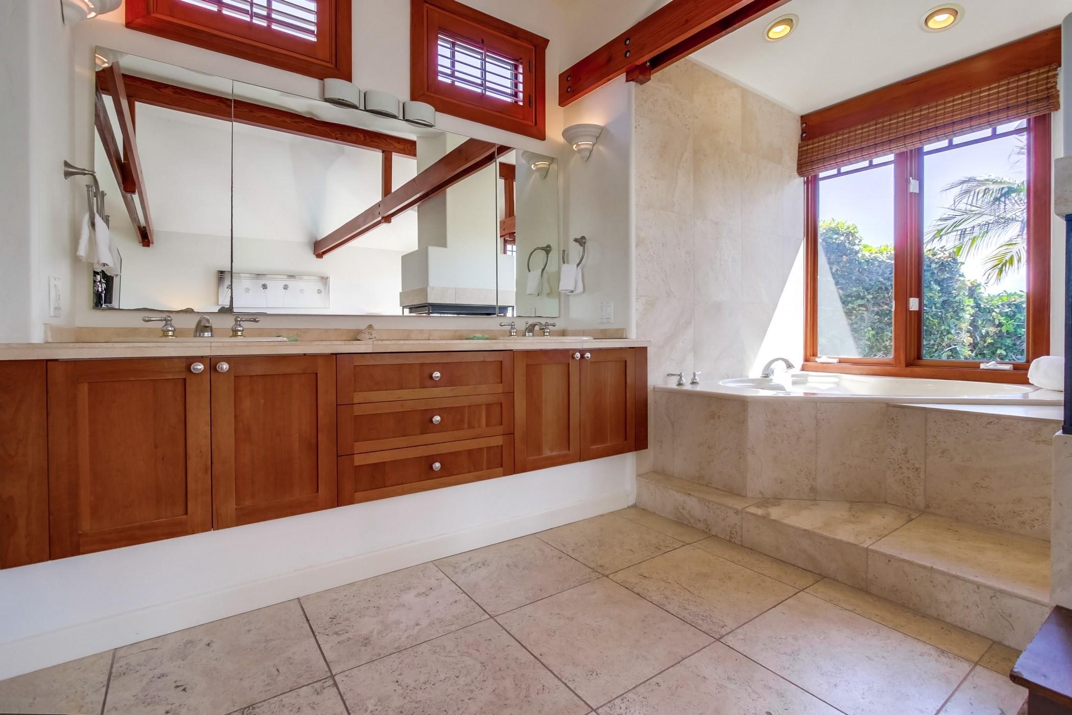 Walk to Beach La jolla Vacation home Four Bedroom