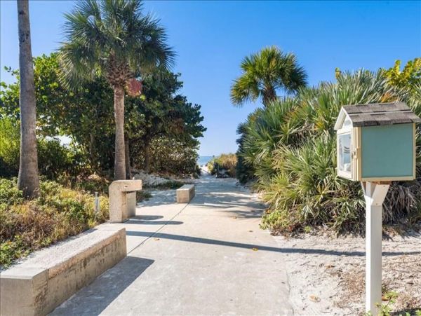 Naples Condo 1025816
