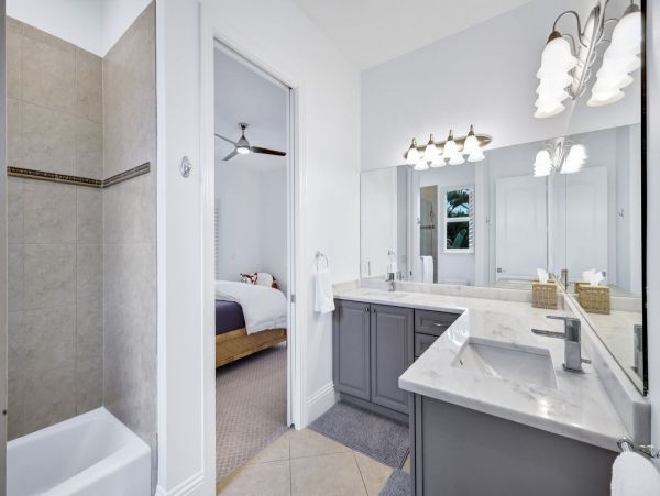Naples Home 1025828