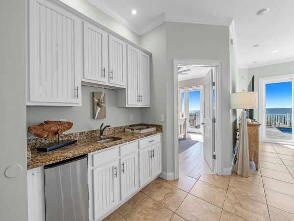 Stunning Gulf-front Vacation Rental in Gulf Shores, AL