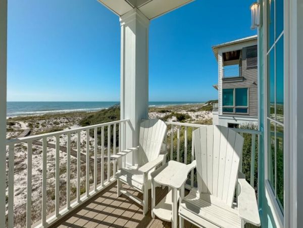 Beachfront Vacation Retreat with Full Ocean Views