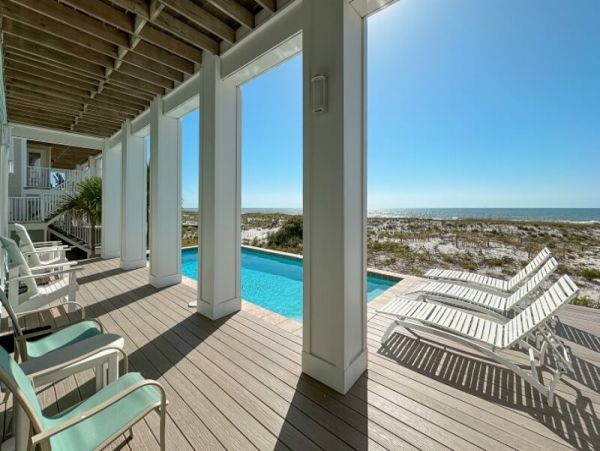 Beachfront Vacation Retreat with Full Ocean Views
