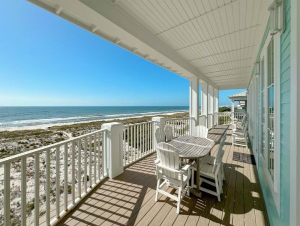 Beachfront Vacation Retreat with Full Ocean Views