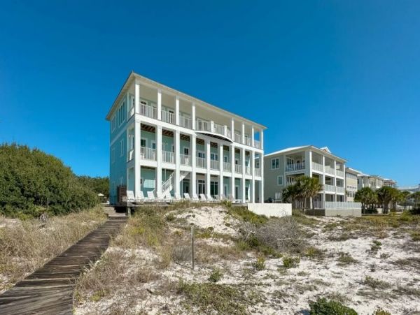 Beachfront Vacation Retreat with Full Ocean Views
