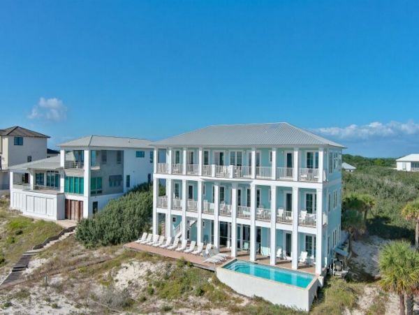 Beachfront Vacation Retreat with Full Ocean Views