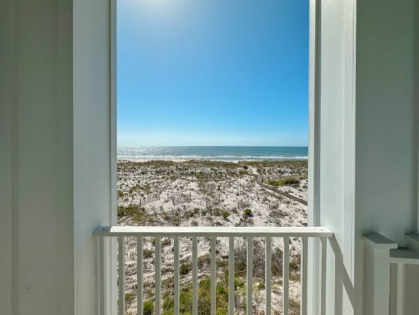 Beachfront Vacation Retreat with Full Ocean Views