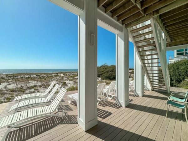 Beachfront Vacation Retreat with Full Ocean Views