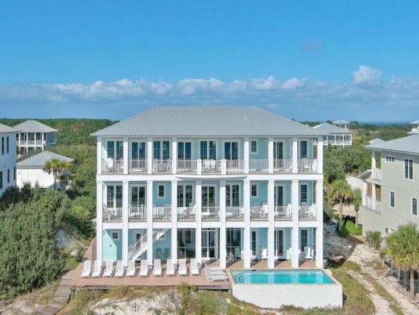 Beachfront Vacation Retreat with Full Ocean Views