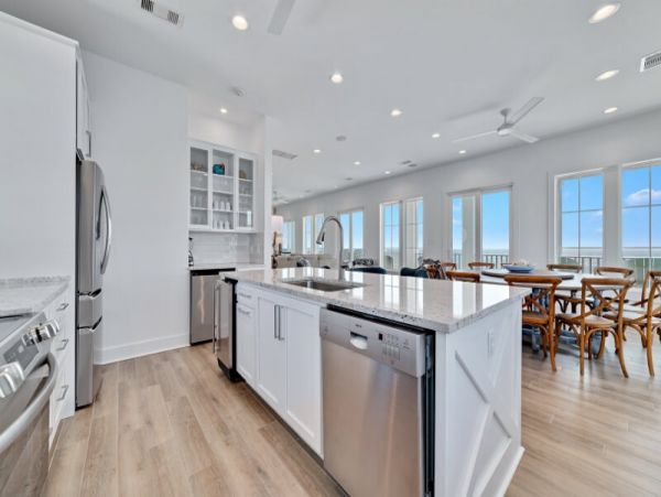 Beachfront Vacation Retreat with Full Ocean Views