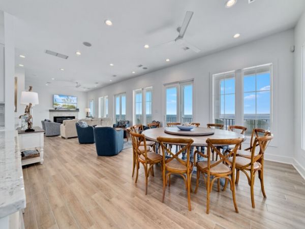 Beachfront Vacation Retreat with Full Ocean Views