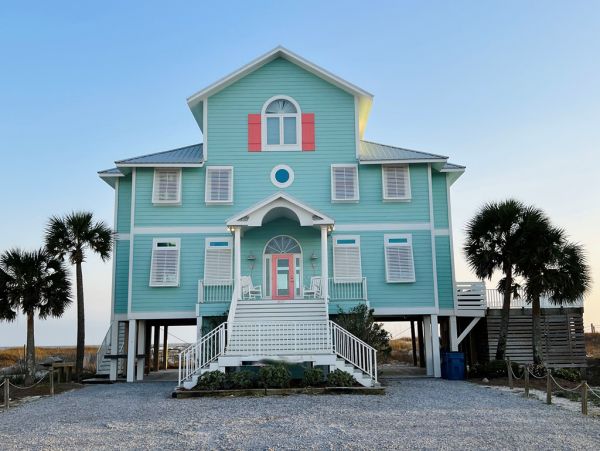 Beachfront Vacation Rental with 7 Bedrooms & Private Pool