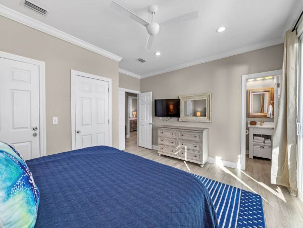 Beachfront Vacation Rental with 7 Bedrooms & Private Pool