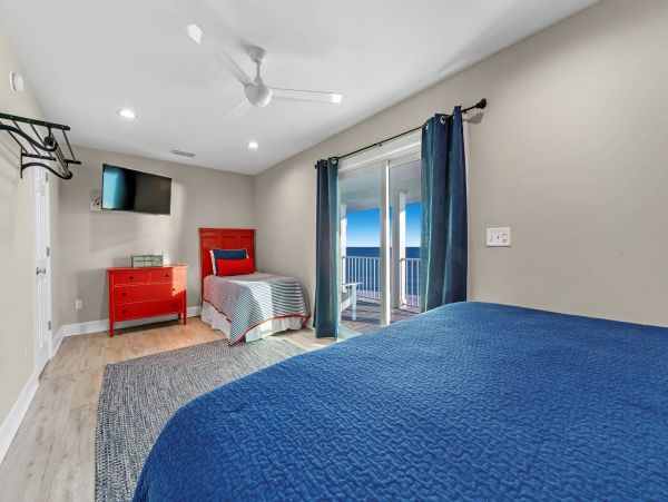 Beachfront Vacation Rental with 7 Bedrooms & Private Pool