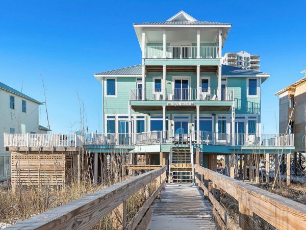 Beachfront Vacation Rental with 7 Bedrooms & Private Pool