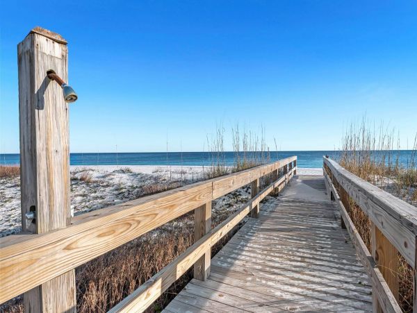 Beachfront Vacation Rental with 7 Bedrooms & Private Pool