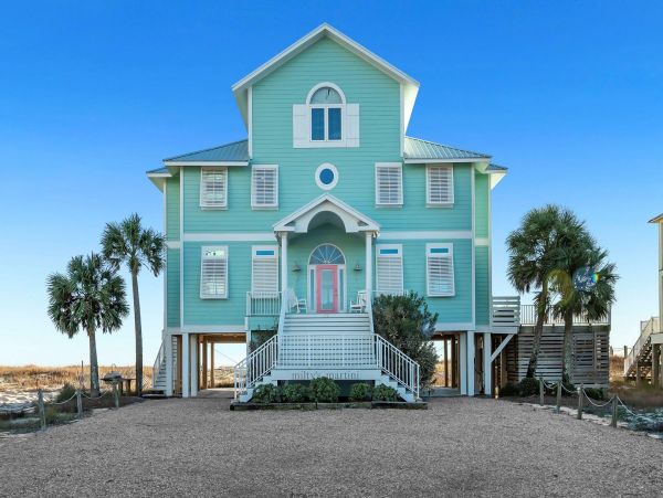 Beachfront Vacation Rental with 7 Bedrooms & Private Pool