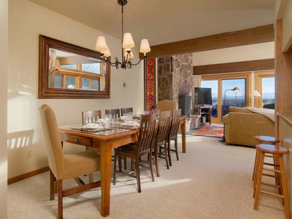 Three Story Townhome Walk to Bars & Dining