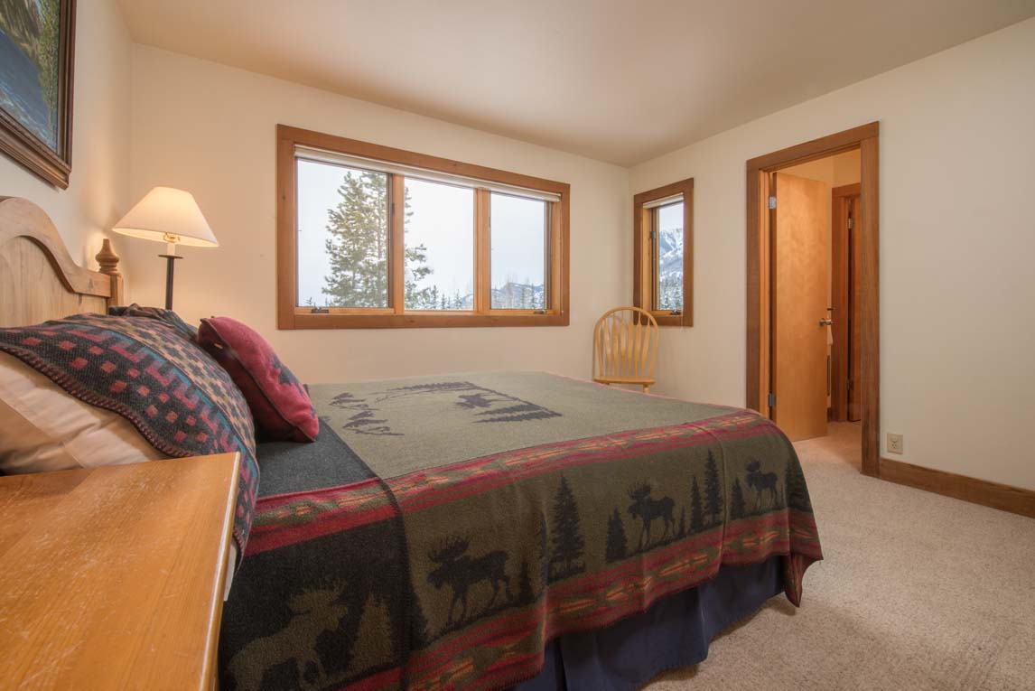 Ski in - Ski out Jackson Vacation Condo Sleeps 5 Guests