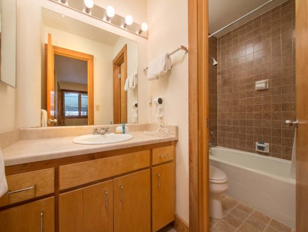 Ski in - Ski out Jackson Vacation Condo Sleeps 5 Guests