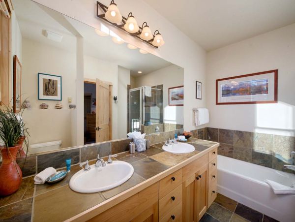 Slopeside Location with lift access to base