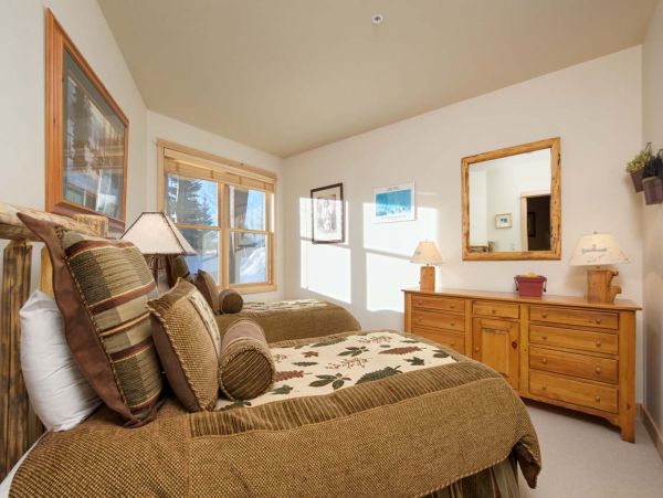 Slopeside Location with lift access to base