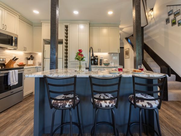 Amazing Vacation Condo  Sleeps 7 Guests.